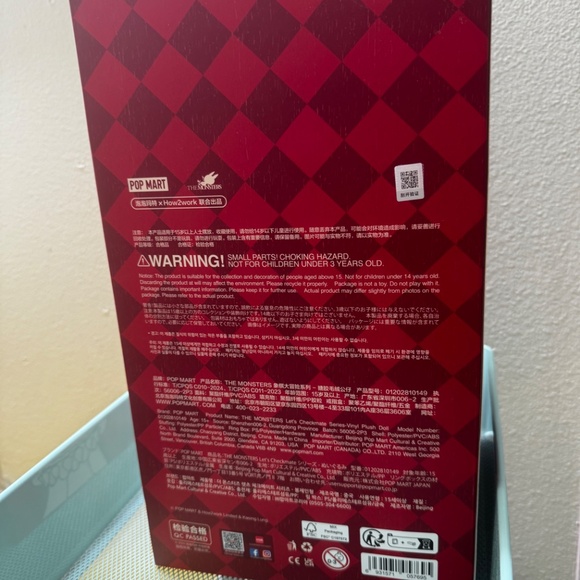 Pop Mart "Let's Checkmate" Vinyl face doll, (King) - New in box!  Authentic! - Picture 2 of 5